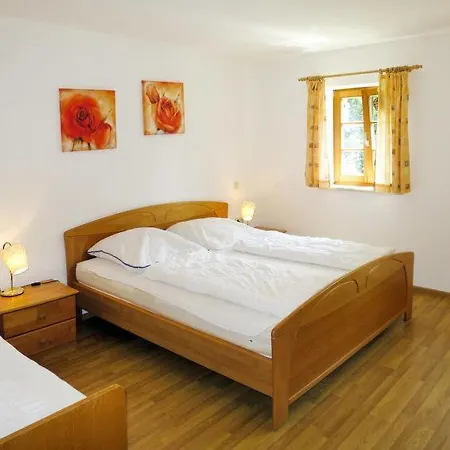 Hébergement de vacances Neunussberg Sleeps 25 *