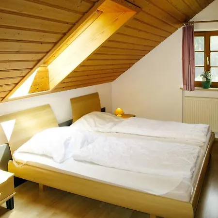 Neunussberg Sleeps 25 Hébergement de vacances